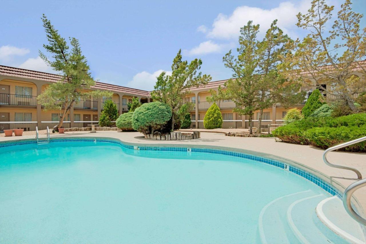 Midtown Inn & Suites Albuquerque Extérieur photo
